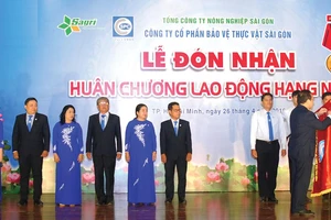 Công ty CP Bảo vệ thực vật Sài Gòn nhận Huân chương Lao động hạng nhất 
