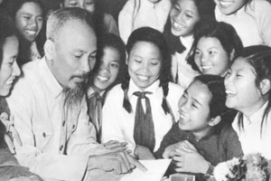 50 năm thực hiện di chúc của Chủ tịch Hồ Chí Minh: Phải thực sự coi giáo dục là quốc sách hàng đầu