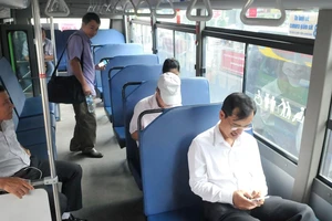 Vì sao xe buýt vắng hành khách?