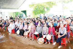 Hơn 700 bà con vùng sâu, vùng xa tham gia ngày khám bệnh sáng 7-8, được tổ chức tại huyện Định Quán, tỉnh Đồng Nai