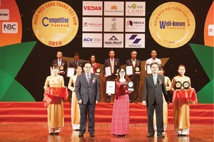 Đại diện Vedan nhận chứng nhận Nhãn hiệu nổi tiếng Việt Nam 2019