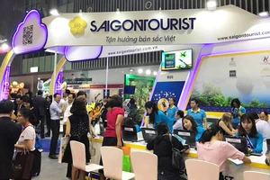 Khách tham quan và làm việc tại gian hàng Saigontourist sự kiện ITE HCMC 2018