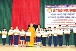 Công ty Vedan Việt Nam trao học bổng cho học sinh, sinh viên vượt khó huyện Long Thành tỉnh Đồng Nai