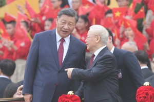 Party General Secretary Nguyen Phu Trong hosted a reception for CPC General Secretary and Chinese President Xi Jinping at the Presidential Palace in Hanoi on December 12. (Photo: SGGP)