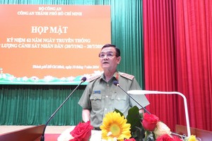 Director of the HCMC Public Security Department, Major General Le Hong Nam delivers his speech at the ceremony. (Photo: SGGP)