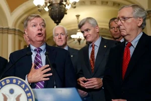 Thượng Nghị sĩ Lindsey Graham -đồng bảo trợ dự luật ý tế mới thay Obamacare phát biểu tại Điện Capitol