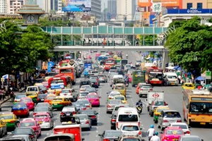 Nhu cầu vận chuyển lớn là nguyên nhân chính của việc gia tăng lượng nhiên liệu tiêu thụ ở Đông Nam Á. Ảnh: Alamy