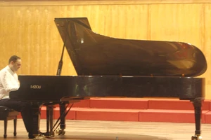 Nghệ sĩ piano Ernő Fehér biểu diễn tại TPHCM