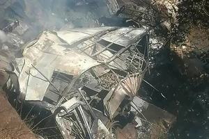 Nam Phi: Xe buýt lao xuống vách đá, 45 người thiệt mạng