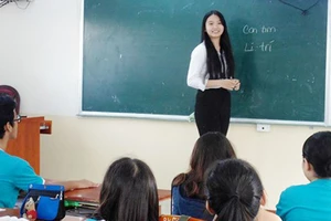 Học sinh hào hứng tham gia trải nghiệm “Một ngày làm giáo viên” 