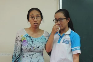 Cô giáo Trần Thị Minh Châu và học sinh Phạm Song Toàn 