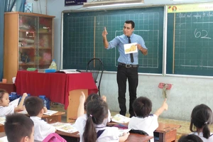 Niêm yết công khai tên giáo viên bản ngữ dạy tiếng Anh tại các trường phổ thông ở TPHCM