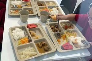 TPHCM: Các trường phải cho phụ huynh vào trường giám sát chất lượng bữa ăn của học sinh