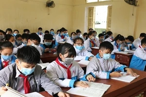 TPHCM khảo sát ý kiến phụ huynh về việc học sinh đeo khẩu trang khi đến trường