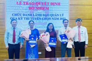 TPHCM: Trao quyết định bổ nhiệm 3 ứng viên trúng tuyển chức danh phó hiệu trưởng trường THPT