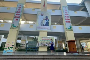 Học sinh Trường Tiểu học Nguyễn Hiền (TP Thủ Đức) tham gia hoạt động sinh hoạt đầu tuần