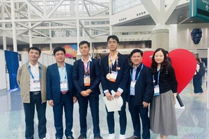 Học sinh Trường THPT chuyên Lê Hồng Phong (TPHCM) đoạt giải 2 Hội thi Khoa học kỹ thuật quốc tế