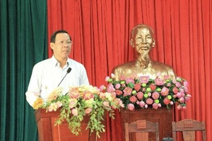 Đồng chí Phan Văn Mãi, Ủy viên Ban Chấp hành Trung ương Đảng, Bí thư Tỉnh ủy Bến Tre phát biểu khai mạc Hội nghị