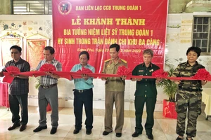 Khánh thành Bia tưởng niệm liệt sĩ Trung đoàn 1 hy sinh trong trận đánh chi khu Ba Càng
