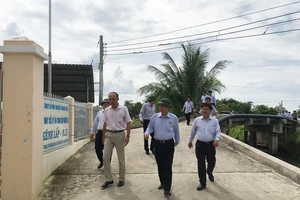 Đoàn công tác Quốc hội khảo sát nhà máy xử lý nước và cung ứng nước sạch Kênh Lấp (huyện Ba Tri, tỉnh Bến Tre)