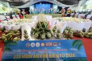 222 món ăn từ dừa của Bến Tre được xác lập kỷ lục thế giới
