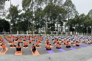 Ngày Quốc tế Yoga lần thứ 9 năm 2023 với chủ đề “Một thế giới một sức khỏe chung” diễn ra tại Công viên Văn Miếu, Đồng Tháp