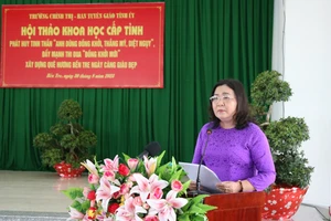 Phó Bí thư Thường trực Tỉnh uỷ Bến Tre Hồ Thị Hoàng Yến phát biểu tại hội thảo