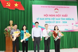 Đồng chí Đinh Văn Dũng, giữ chức Chủ tịch Ủy ban MTTQ Việt Nam tỉnh Đồng Tháp