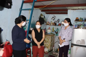 Đồng chí Võ Thị Dung, Phó Bí Thư Thành ủy TPHCM thăm phòng trọ công nhân tại quận Tân Bình