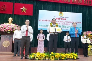 Trao giải thưởng Trần Văn Kiểu cho người lao động