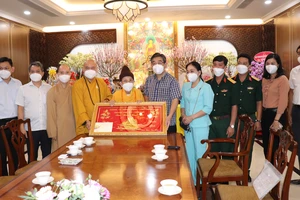 Trưởng Ban Tổ chức Thành ủy TPHCM Nguyễn Phước Lộc chúc mừng năm mới tại Tổ đình Vĩnh Nghiêm