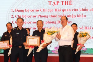 Phó Bí thư Thành ủy TPHCM Nguyễn Hồ Hải biểu dương tập thể, cá nhân tiêu biểu