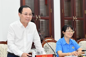 Phó Bí thư Thành ủy TPHCM Nguyễn Văn Hiếu tại buổi tiếp đoàn khảo sát về tình hình giao và quản lý biên chế Công đoàn TPHCM. Ảnh: VIỆT DŨNG