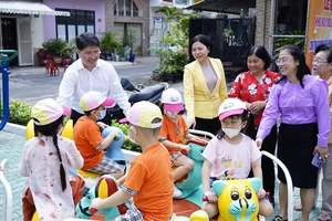 Trẻ em vui chơi tại khu vui chơi giải trí thiếu nhi và Thể dục thể thao vừa khánh thành tại khuôn viên 750 Nguyễn Kiệm