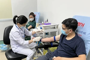 Hơn 120 người lao động tham gia hiến máu ngày 22-2