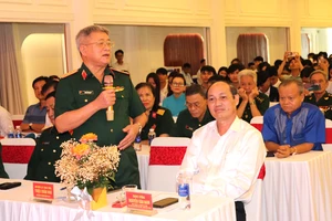 Trung tướng, Anh hùng Lực lượng Vũ trang Nhân dân Triệu Xuân Hòa, nguyên Tư lệnh Quân khu 7, nguyên Phó trưởng Ban Chỉ đạo Tây nguyên chia sẻ tại chương trình giao lưu