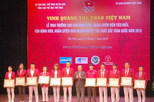 Các VĐV, HLV tiêu biểu năm 2018 tại buổi lễ Vinh quang thể thao Việt Nam.