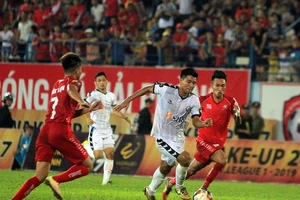 Đà Nẵng và Hải Phòng níu chân nhau với tỷ số hòa 1-1. Ảnh: MINH HOÀNG