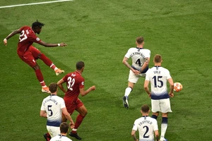 Pha ghi bàn ấn định chiến thắng 2-0 của Origi cho Liverpool trong trận chung kết với Tottenham.