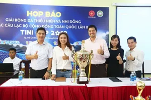 Các thành viên trong Ban tổ chức tại buổi họp