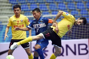 Bảo Quân cùng Thái Sơn Nam trong trận thắng 5-1 trước Shenzhen năm 2015