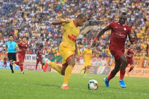 TPHCM chỉ giành được 1 điểm trên sân Thiên Trường. Ảnh: MINH HOÀNG