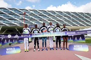 2 kỷ lục thế giới đã được thiết lập trên đường đua 10km và 5km nữ.