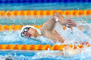 Nguyễn Huy Hoàng phá KLQG cự ly 1.500m hồ 25m.