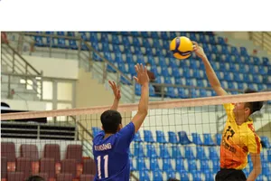 Tràng An Ninh Bình (phải) vượt qua Thể Công 3-0 để giành ngôi vô địch.