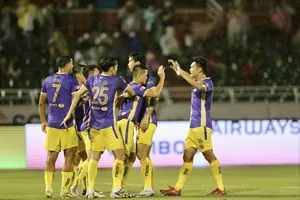 CLB Hà Nội có chiến thắng dễ đến bất ngờ trước CLB TPHCM. Ảnh: DŨNG PHƯƠNG