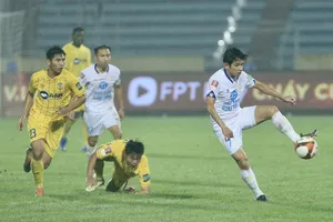 Hồng Duy, tác giả bàn thắng duy nhất của trận đấu. ẢNH: MINH HOÀNG