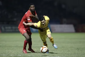 Lâm Ti Phông ghi bàn mở tỷ số nhưng không cứu vãn được trận thua đậm của đội chủ nhà. Ảnh: MINH HOÀNG