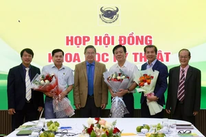 Ban Tổng Giám đốc và Hội đồng Khoa học Kỹ thuật Công ty CP Phân bón Bình Điền tại buổi họp bàn về kế hoạch 2024.