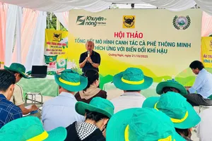 TS. Trương Hồng, Thành viên Hội đồng Khoa học Công ty CP Phân bón Bình Điền, chia sẻ tại buổi hội thảo.